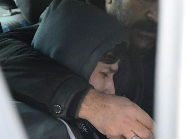 Silahlı Banka Soyguncusunu G&uuml;venlik G&ouml;revlisi Yakaladı 1