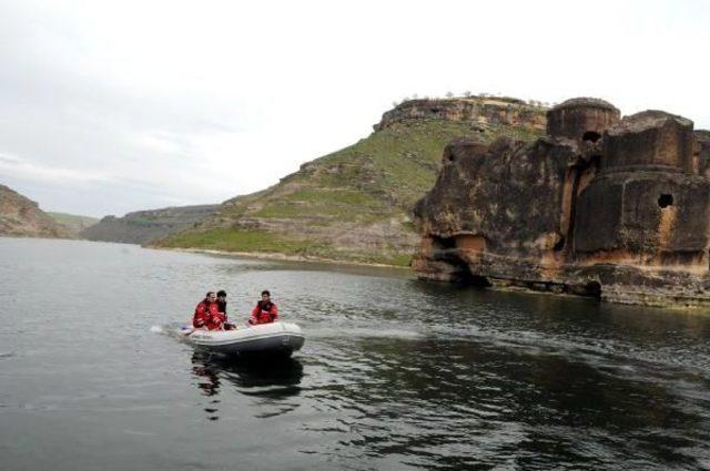 Eğil İlçesi'nde 6 Köyünün Ulaşımını Sarı, Kırmızı, Yeşil Renkli Feribot Sağlayacak