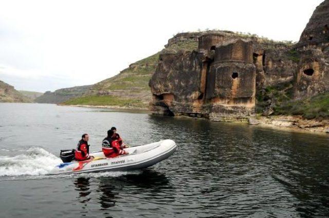 Eğil İlçesi'nde 6 Köyünün Ulaşımını Sarı, Kırmızı, Yeşil Renkli Feribot Sağlayacak