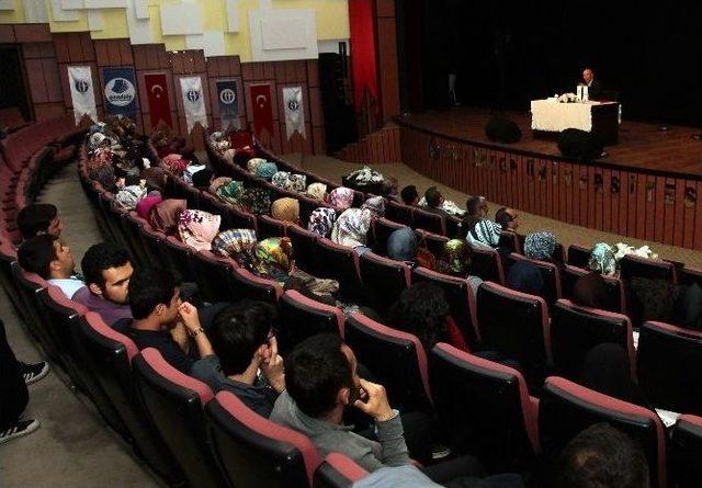 Gaün’de “21. Yüzyıl’da Türkiye Ve İslam” Konferansı Verildi