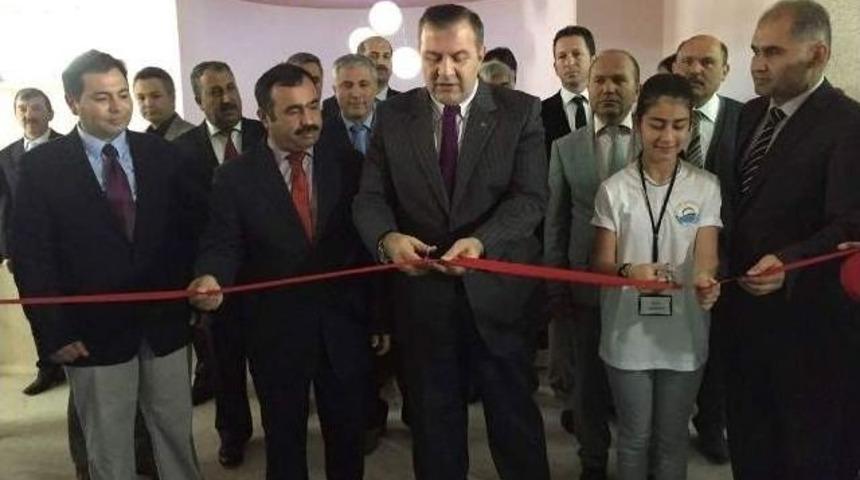 Milli Eğitim M&uuml;d&uuml;r&uuml; Koca, Sergi A&ccedil;tı