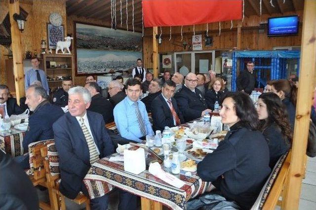 Bozüyük’te Emekli Polis Memurları Onuruna Yemek Verildi 1
