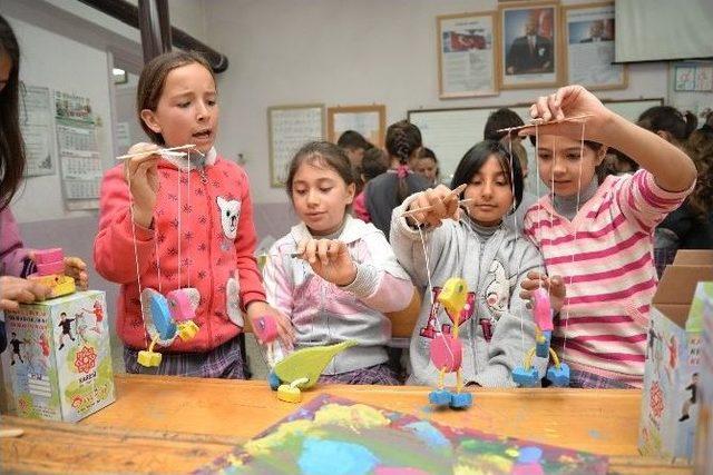 Çocuklar Kendi Kuklalarını Yaptı