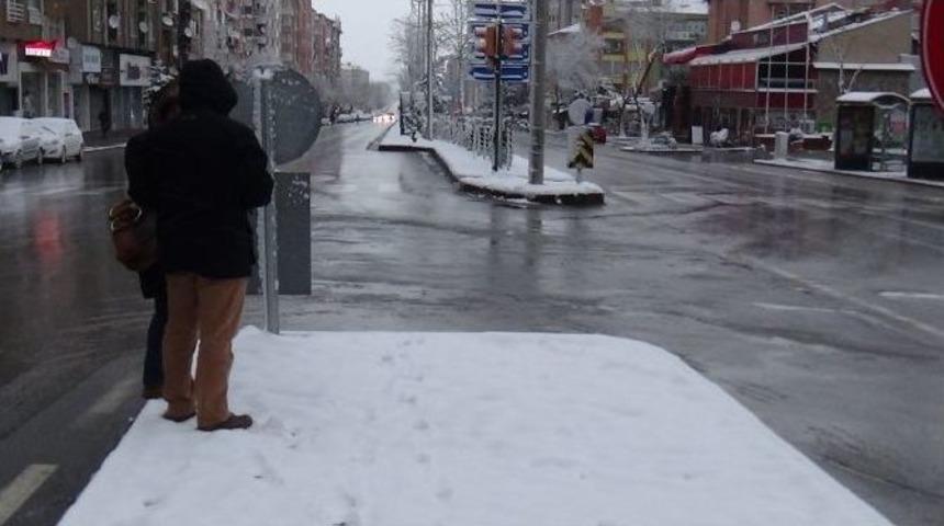 K&uuml;tahya&rsquo;ya Nisan Karı