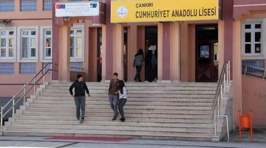 Ders Arasında Ney Sesi Dinliyorlar