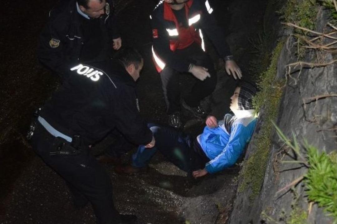 Dereye D&uuml;şen Madde Bağımlısı Gen&ccedil; Nefes Kesen Operasyonla Kurtarıldı