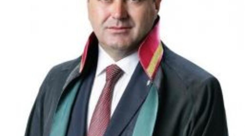 (özel Haber) İzmir’de Avukatlar Adliyeye Üzeri Aranmadan Giriyor