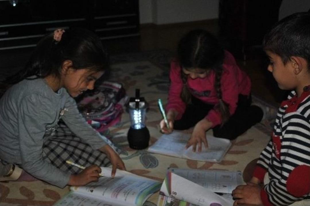 Y&ouml;netim Borcu &Ouml;demedi Diye 350 Kişinin Elektriği Kesildi