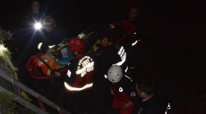 Bursa'da Dereye D&uuml;şen Genci Itfaiye Kurtardı