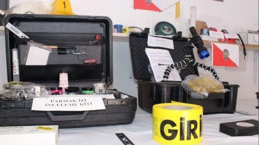 Polis Kullandığı Cihazları Halka Tanıttı