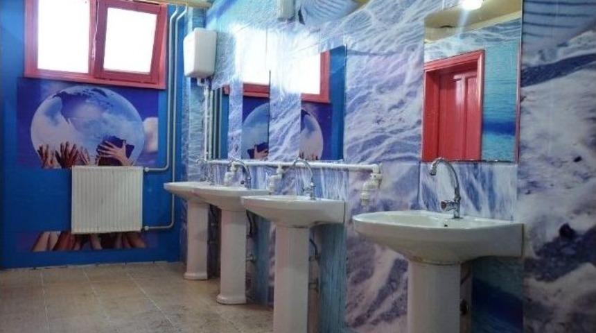 &Ouml;ğrenciler İ&ccedil;in Eğitici Temalı Tuvaletler