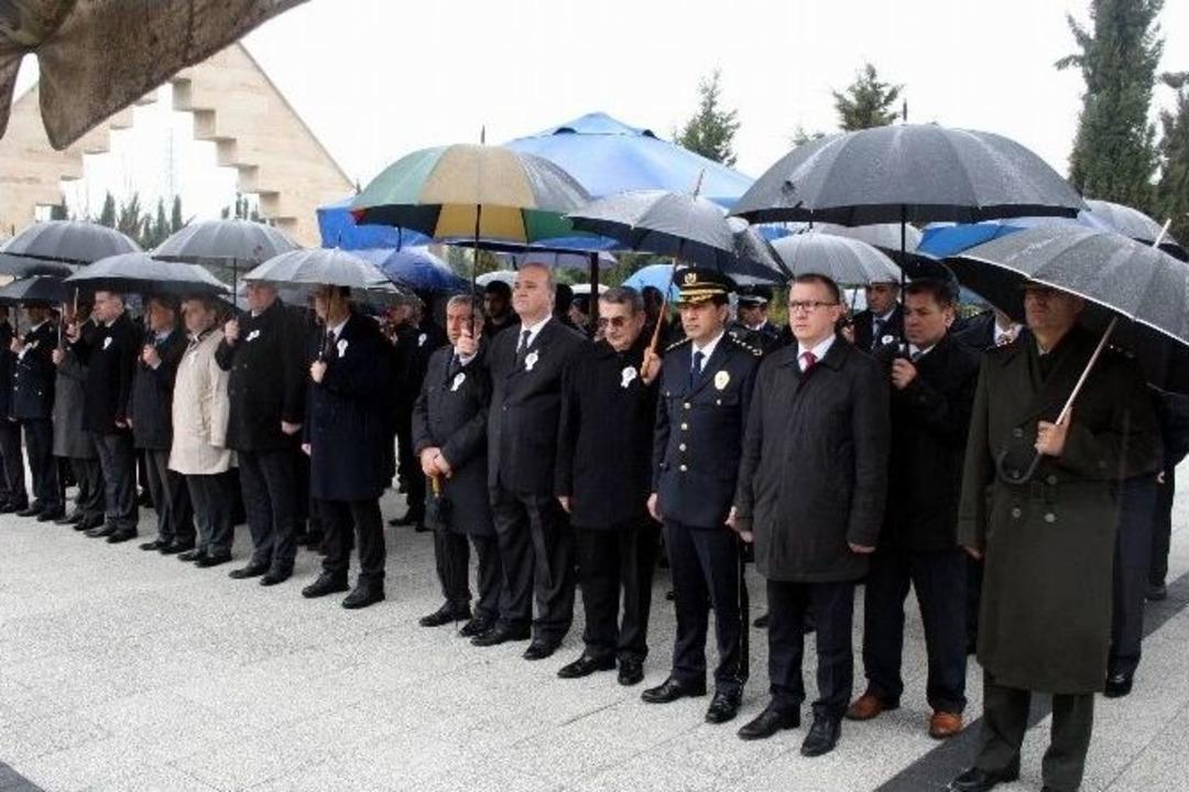 Şehit Polisler Mezarı Başında Anıldı