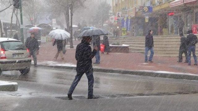 Isparta’da Kar Kalınlığı Beş Santime Ulaştı