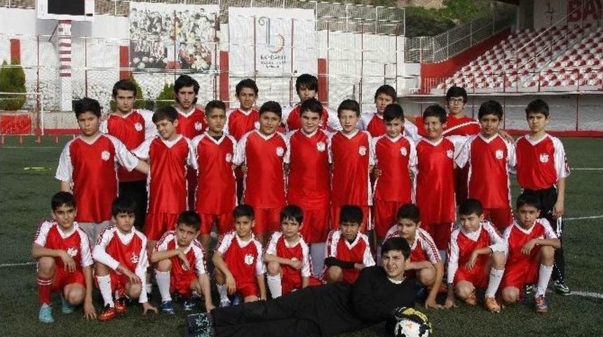 Geleceğin Futbolcuları Bayraklı&rsquo;da Yetişiyor