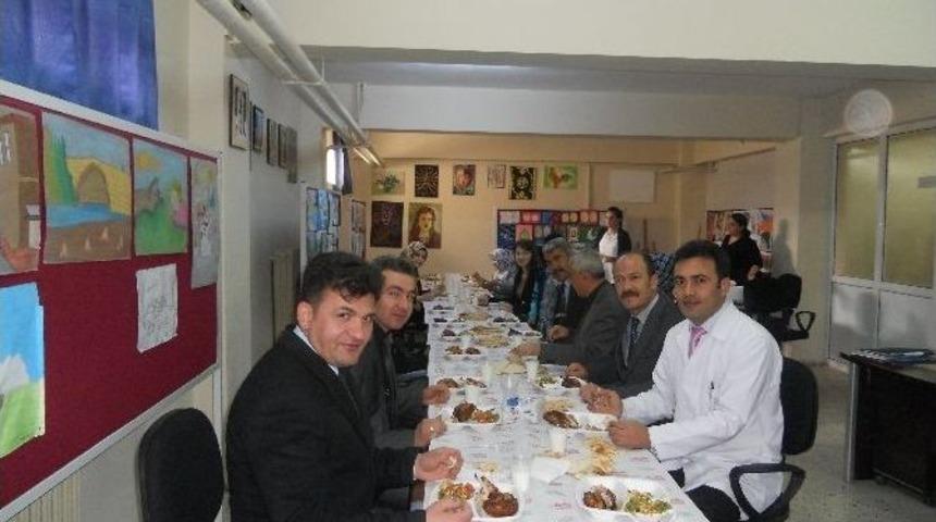 G&ouml;lbaşıda Ergenle İletişim Semineri