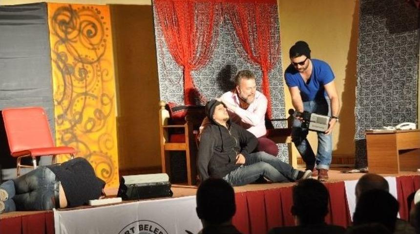 Eleşkirt&rsquo;te &lsquo;pembe Aslında Siyahtır&rsquo; Oyunu