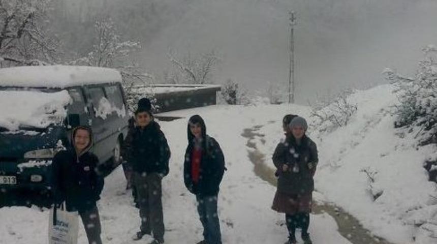 G&uuml;meli&rsquo;de Kar Kalınlığı 15 Santimetreye Ulaştı