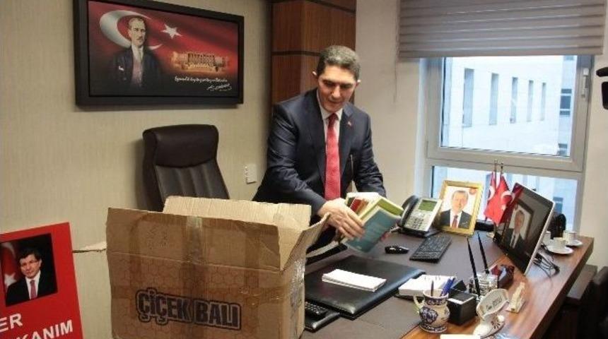 Meclise Veda Edecek Milletvekilleri Odalarını Boşaltmaya Başladı