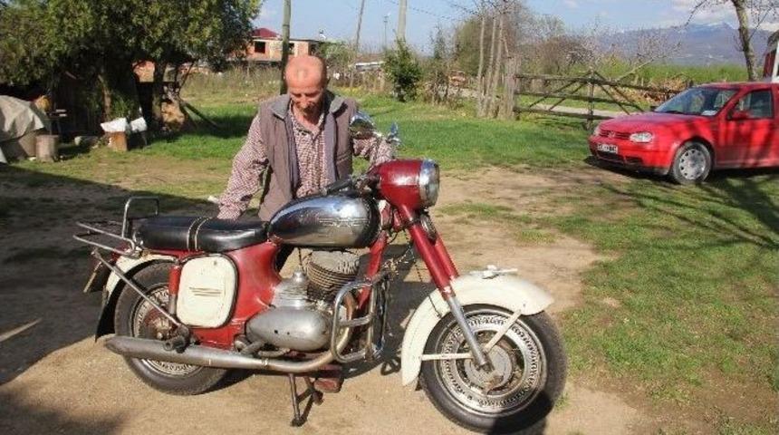&Ccedil;ok Sevdiği Motosikletini 43 Yıl Odasında Sakladı
