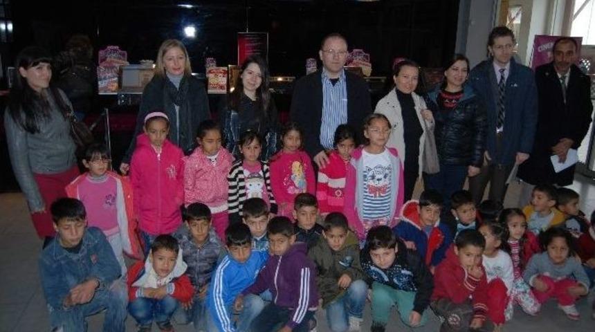 Kocag&uuml;rl&uuml; &Ccedil;ocuklar Sinemayla Tanıştı