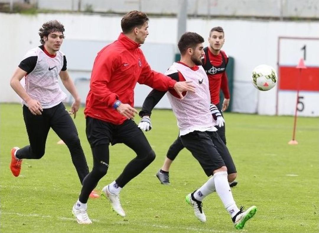Trabzonspor, Galatasaray Ma&ccedil;ı Hazırlıklarını S&uuml;rd&uuml;r&uuml;yor