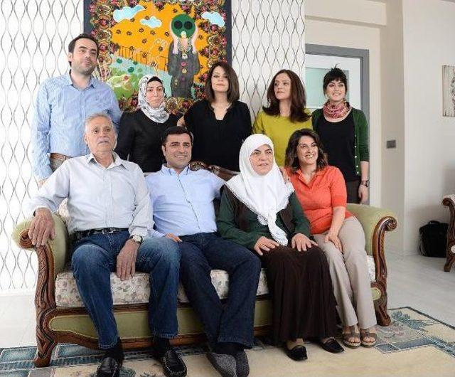 Demirtaş, Anne Ile Babasından Hayır Duası Aldı