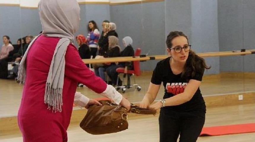 Taekwando Eğitmeninden Kadınlara Şiddetten Korunda Y&ouml;ntemleri Eğitimi