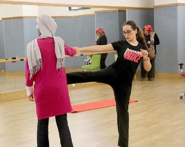 Taekwando Eğitmeninden Kadınlara Şiddetten Korunda Yöntemleri Eğitimi 1