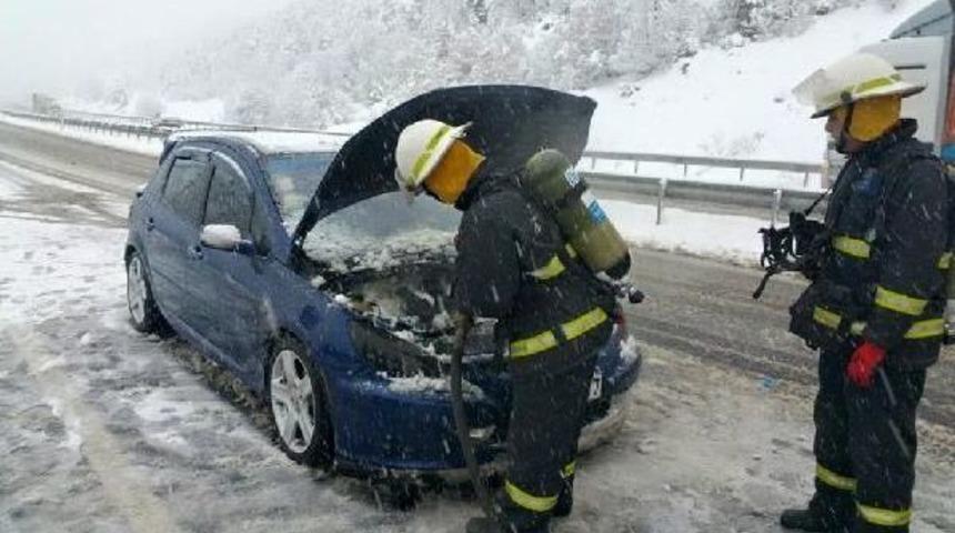 Bolu'da Otomobilin Motoru Yandı