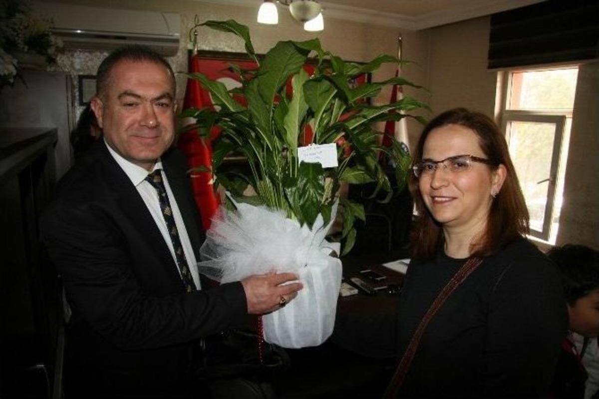 Polis Ziyareti Ger&ccedil;ekleştiren Minikler Nezarete Girmek İstedi