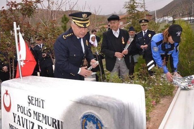 Aksaray’da Polis Teşkilatı Şehitliği Ziyaret Etti