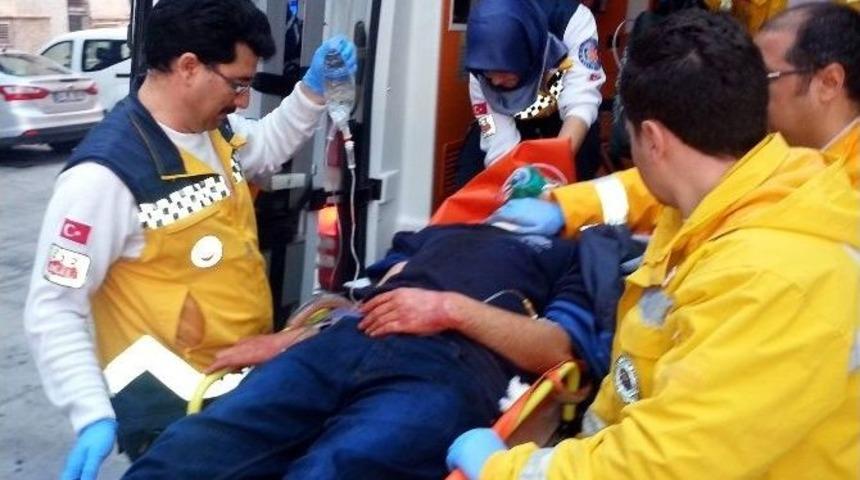 Damat Kayınpederini Boğazından Yaraladı