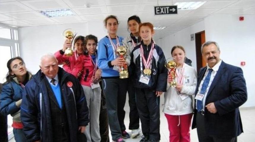 Burhaniyeli &Ouml;zel Sporcular Balıkesir&rsquo;de Madalyaları Topladı