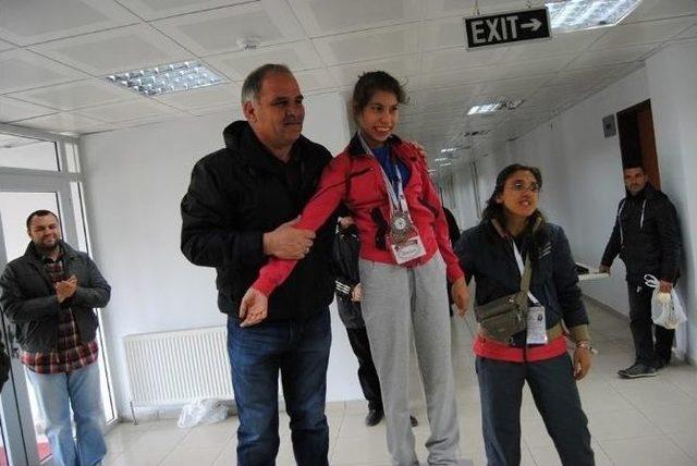 Burhaniyeli &Ouml;zel Sporcular Balıkesir&rsquo;de Madalyaları Topladı 1