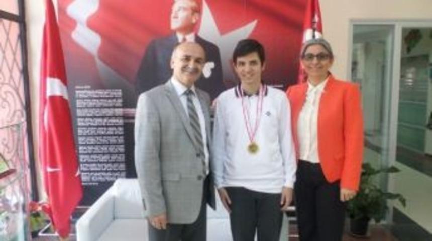 Bahçeşehir’de Satranç Şampiyonluğu Sevinci