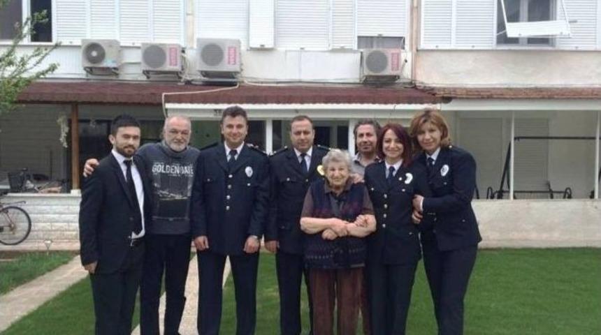 Ayvalık&rsquo;ta Polisler Şehit Meslektaşlarını Unutmadı