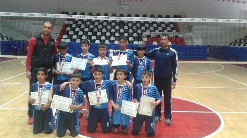 Tatvanlı &Ouml;ğrenciler Voleybolda T&uuml;rkiye Finaline Kaldı