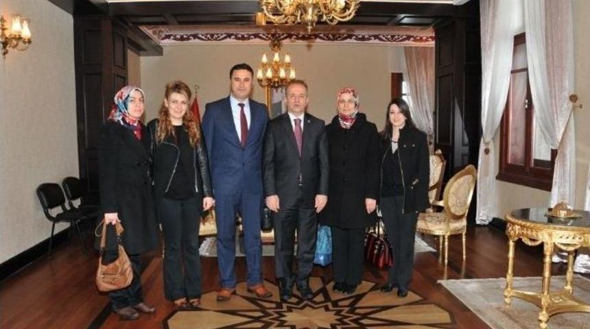 Afyonkarahisar Valisi Hakan Yusuf G&uuml;ner&rsquo;den Proje &Uuml;reten Okullara &Ouml;vg&uuml;