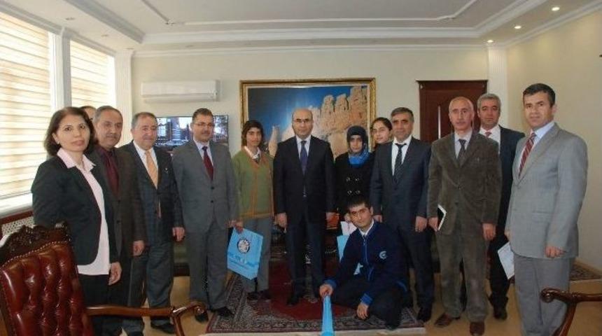 Akılcı İla&ccedil; Kullanımına Dikkat &Ccedil;ektiler, &Ouml;d&uuml;l&uuml; Kaptılar