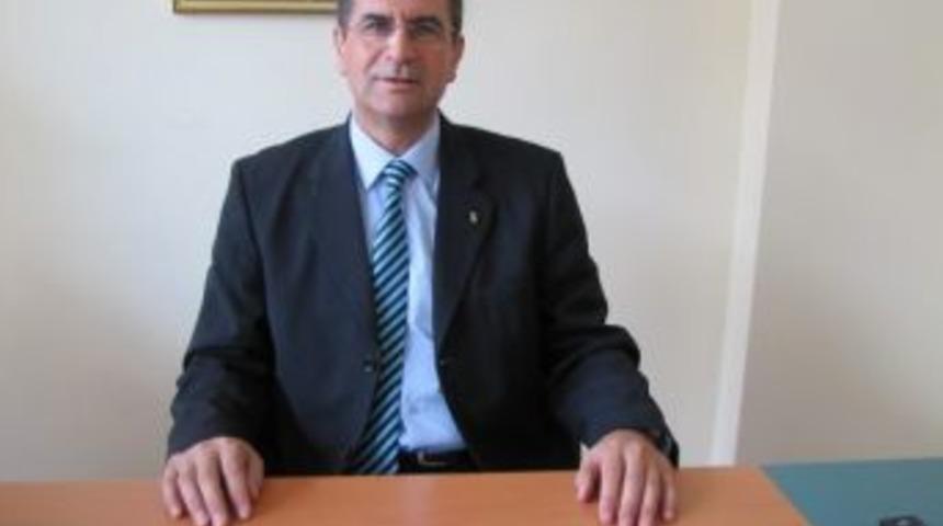 Hisarcık Ziraat Bankası M&uuml;d&uuml;r&uuml; Başarılı &Ouml;ğrenciyi &Ouml;d&uuml;llendirdi