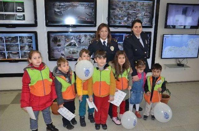 Anaokulu Öğrencileri Polis Oldu, Ekipleri Olaya Gönderdi