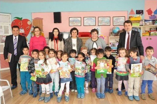 Nazilli’de Minik Öğrencilere Boyama Ve Yap-boz Kitapçıkları Dağıtıldı