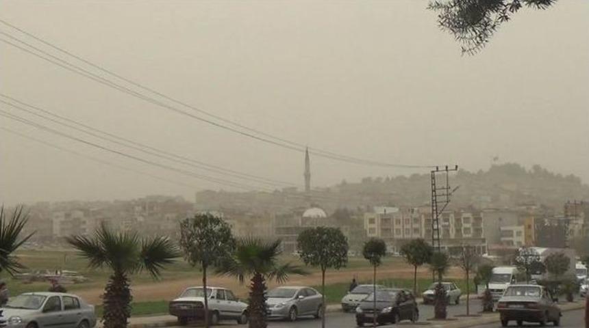 Şanlıurfa&rsquo;da Toz Bulutu Hayatı Olumsuz Etkiledi