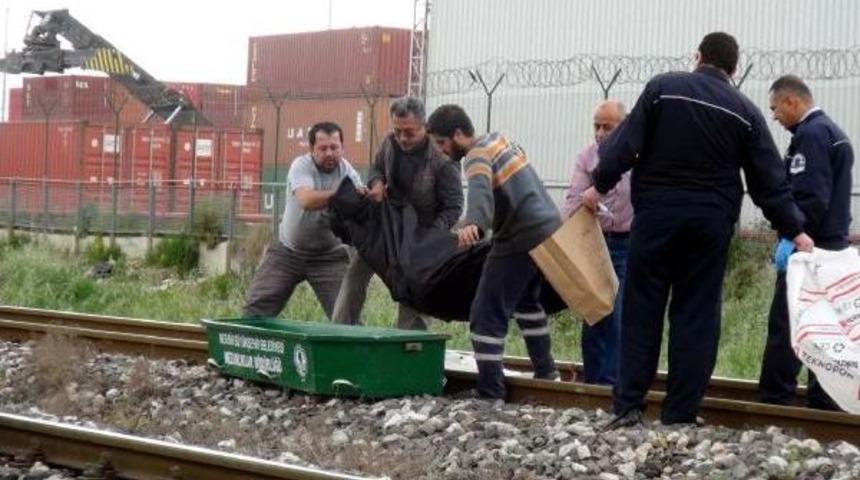 Liseli Gen&ccedil;, Tren &Ouml;n&uuml;ne Atlayarak Intihar Etti