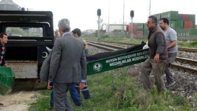 Liseli Genç, Tren Önüne Atlayarak Intihar Etti