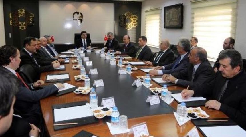 Kayseri'de Valilikte Se&ccedil;im G&uuml;venliği Toplantısı