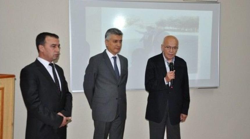 &Ouml;ğrenciler Eğitim G&ouml;rd&uuml;kleri Okulu Yaptıran Hayırsever İşadamını Unutmadı