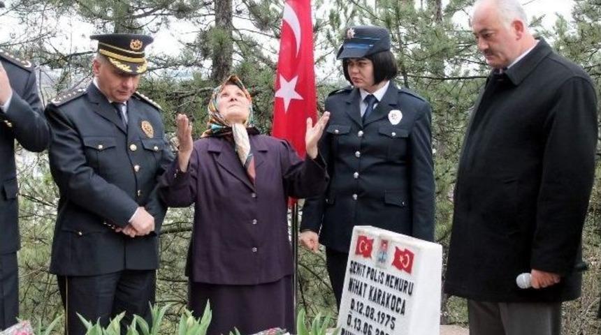 Emniyetten Ve Şehit Ailelerinden Şehitlik Ziyareti