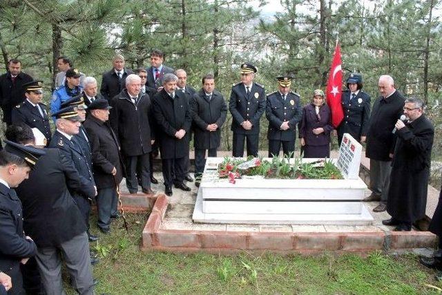 Emniyetten Ve Şehit Ailelerinden Şehitlik Ziyareti