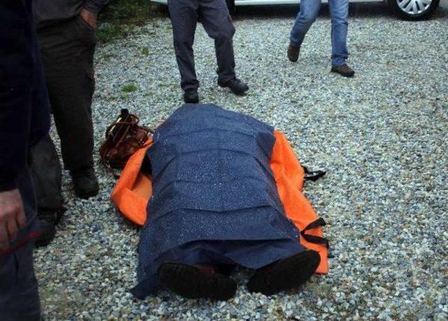 Tem de Takla Atan Otomobilde Baba Oğul Öldü, 3 Kişi Yaralandı 1